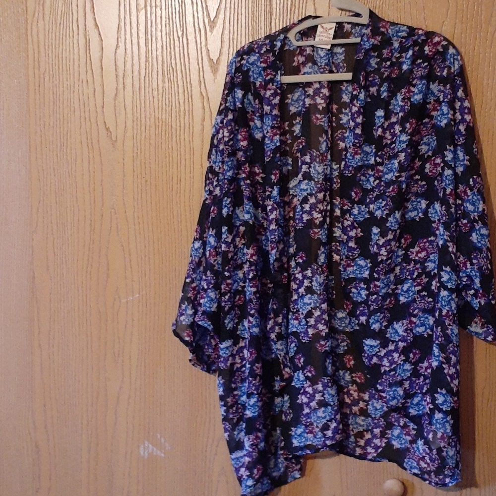 Purple and blue floral short sleeve kimono